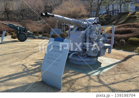 韓国 東豆川自由守護平和博物館の屋外展示にある機銃 韓国 東豆川自由守護平和博物館の屋外展示にある機銃 139198704