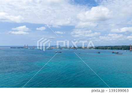 沖縄県 大浦湾の海上工事船と海洋土木作業風景（ドローン空撮） 139199063