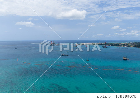 沖縄県 大浦湾の海上工事船と海洋土木作業風景(ドローン空撮) 沖縄県 大浦湾の海上工事船と海洋土木作業風景(ドローン空撮) 139199079