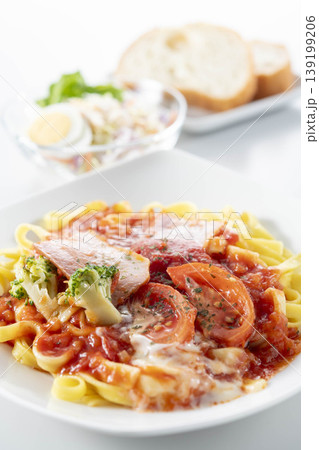 美味しいトマトパスタの盛り付け 139199206