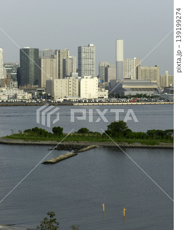 お台場から見た早朝の芝浦のビル群 お台場から見た早朝の芝浦のビル群 139199274