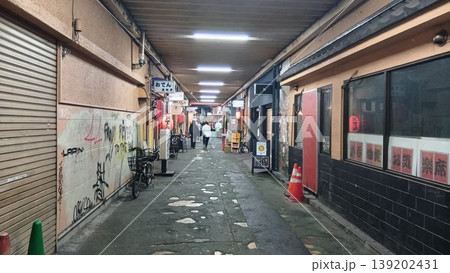 高円寺駅ガード下の風景 高円寺駅ガード下の風景 139202431