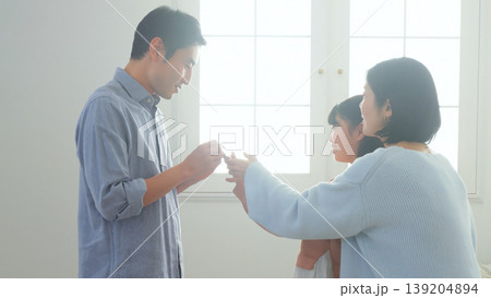 お年玉 親戚 家族 イメージ 139204894