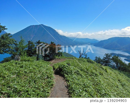社山の登山道から見た景色 男体山と中禅寺湖 社山の登山道から見た景色 男体山と中禅寺湖 139204903