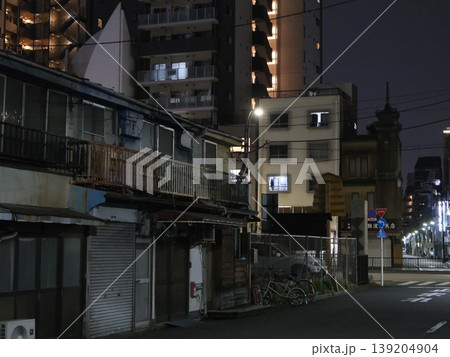 昭和レトロな夜の街並み 昭和レトロな夜の街並み 139204904