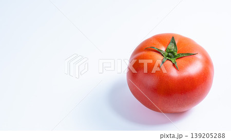 白背景にトマトを置いた新鮮な野菜の切り抜き素材 白背景にトマトを置いた新鮮な野菜の切り抜き素材 139205288