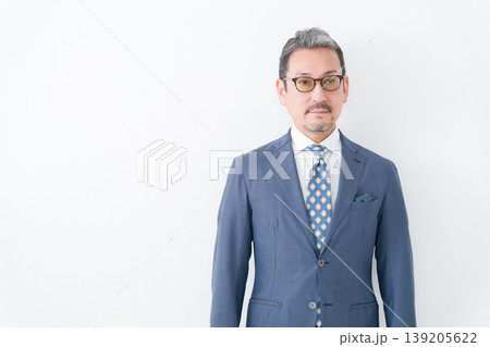 真剣なビジネスマン 真剣なビジネスマン 139205622