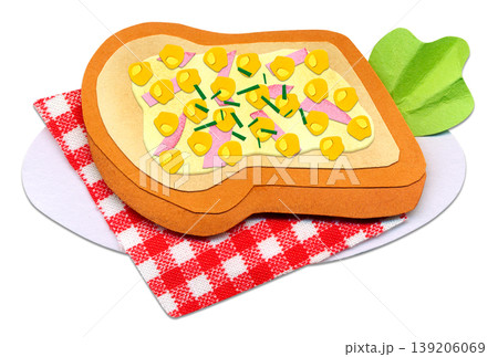 コーンマヨトーストの貼り絵イラスト  朝食ランチの食べ物素材  139206069