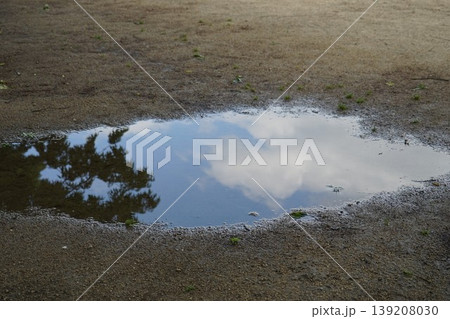 水溜りと青空の風景 水溜りと青空の風景 139208030