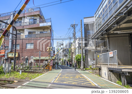 東京都世田谷区の都市風景　池ノ上駅と池ノ上商店街 139208605