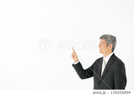 男性 ビジネス ポートレート 指差し 男性 ビジネス ポートレート 指差し 139208894