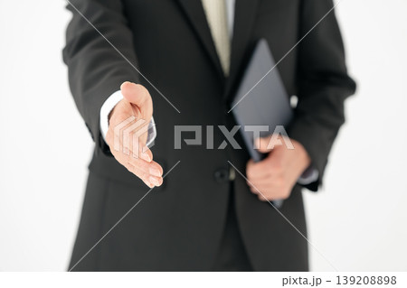男性 ビジネス ポートレート 握手 手元 男性 ビジネス ポートレート 握手 手元 139208898