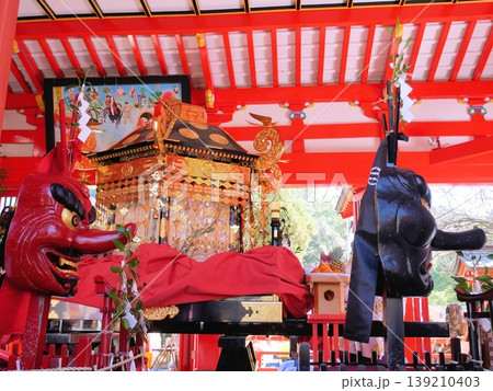 妙見祭の赤天狗と黒天狗 (熊本県八代市妙見神社) 妙見祭の赤天狗と黒天狗 (熊本県八代市妙見神社) 139210403