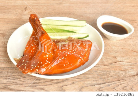 crispy skin fermenting with sesame roasted duck and slice cucumber dipping black sweet soy sauce on plate 139210865