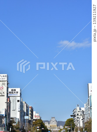 JR姫路駅前広場から見た姫路の街並み 139211927