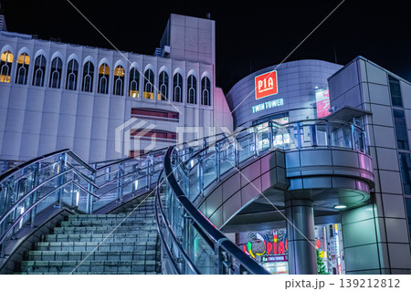 夜の八王子駅 北口のペデストリアンデッキ 夜の八王子駅 北口のペデストリアンデッキ 139212812