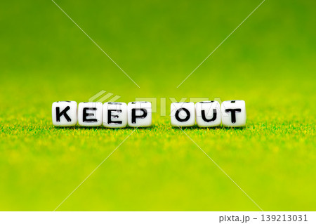 KEEP OUTのアルファベットビーズ 139213031