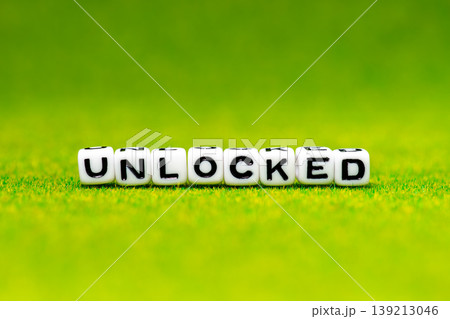 UNLOCKEDのアルファベットビーズ 139213046