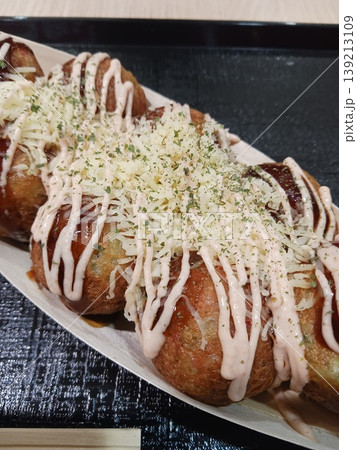 チーズたこ焼き ソース・マヨネーズ・青のり 大阪グルメ チーズたこ焼き ソース・マヨネーズ・青のり 大阪グルメ 139213109