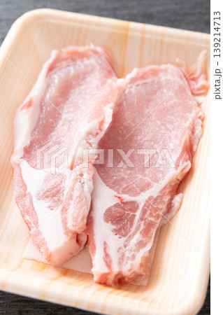 新鮮な豚肉ロース肉 139214713