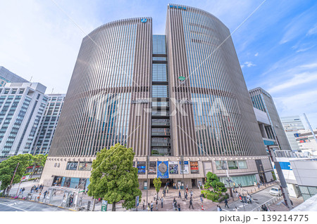 有楽町マリオン(有楽町センタービル)の全景とからくり時計【東京都千代田区】 有楽町マリオン(有楽町センタービル)の全景とからくり時計【東京都千代田区】 139214775