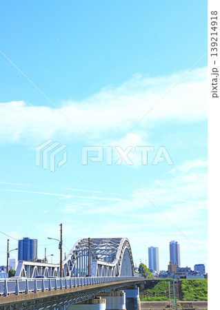 岐阜県岐阜市、忠節橋と岐阜駅前高層ビル群の風景 岐阜県岐阜市、忠節橋と岐阜駅前高層ビル群の風景 139214918