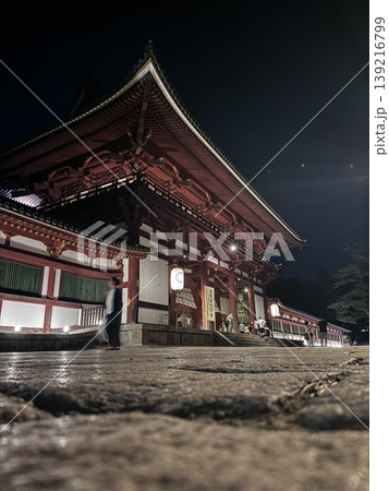 ライトアップされた夜の善光寺 139216799