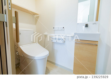 新築住宅のトイレのイメージ 新築住宅のトイレのイメージ 139225929