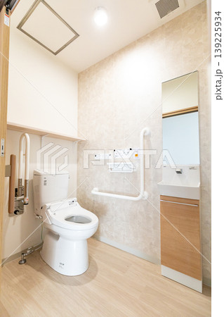 高齢者住宅のトイレのイメージ 139225934