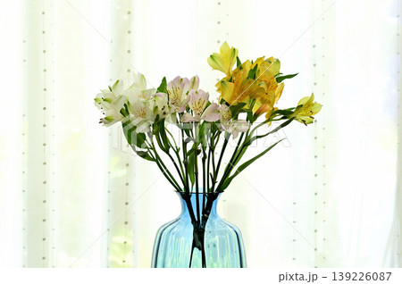 アルストロメリア 花瓶の花 アルストロメリア 花瓶の花 139226087