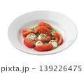 カプレーゼはトマトとバジルとモッツァレラチーズのサラダ 139226475