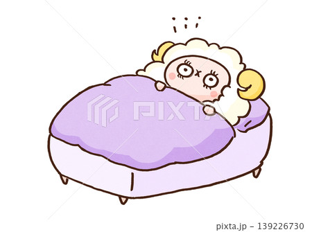 ベッドに入っても目が冴えて全く眠れない羊のイラスト（不眠症・睡眠負債） 139226730