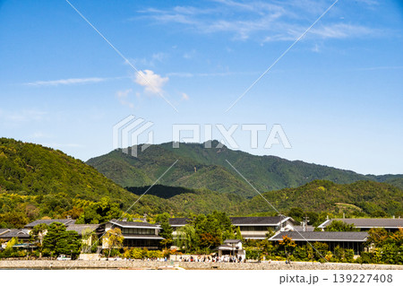 嵐山から見た愛宕山 嵐山から見た愛宕山 139227408
