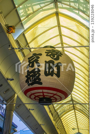 【京都風景】新京極商店街と寺町京極商店街のアーケード 139228046