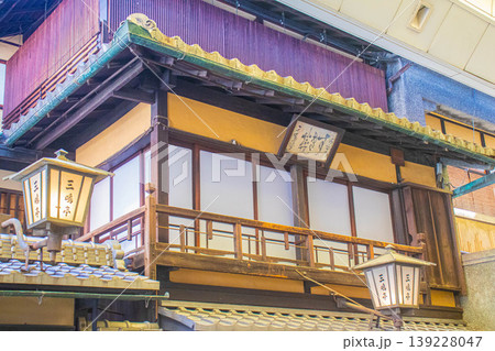 【京都風景】新京極商店街と寺町京極商店街のアーケード 【京都風景】新京極商店街と寺町京極商店街のアーケード 139228047
