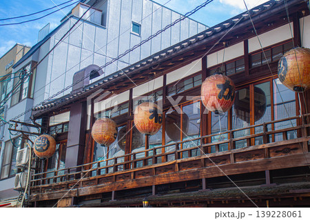 【京都風景】新京極商店街と寺町京極商店街のアーケード 【京都風景】新京極商店街と寺町京極商店街のアーケード 139228061