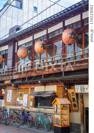 【京都風景】新京極商店街と寺町京極商店街のアーケード 139228062