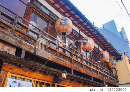 【京都風景】新京極商店街と寺町京極商店街のアーケード 139228065