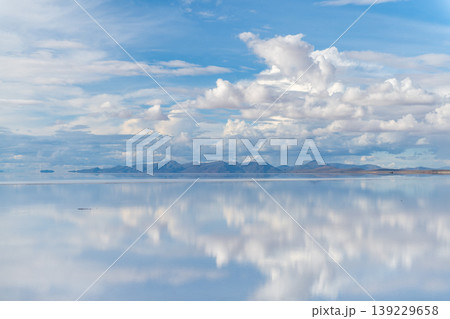 Serene reflection of cloudy sky on Salar de Uyuni water in Bolivia Serene reflection of cloudy sky on Salar de Uyuni water in Bolivia 139229658