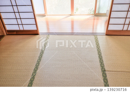 昭和の日本家屋　和室と縁側 139230716