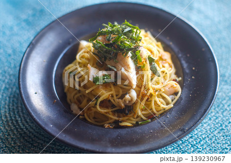 イカとシソのペペロンチーノ squid shiso pasta イカとシソのペペロンチーノ squid shiso pasta 139230967