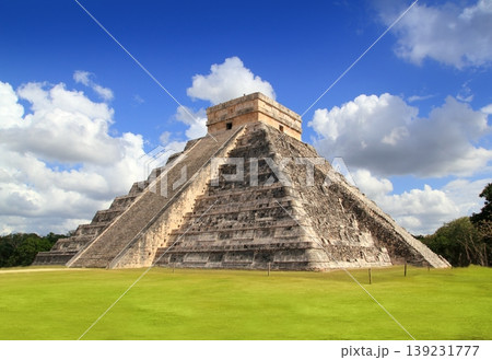 Ancient Chichen Itza Mayan pyramid temple Mexico 139231777