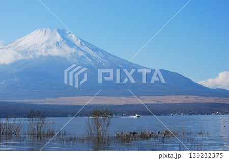 山中湖 と「 富 士 山 」 山中湖 と「 富 士 山 」 139232375