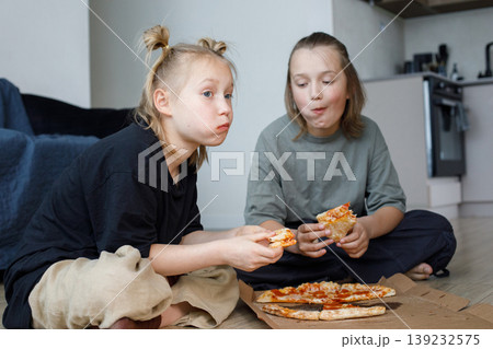 Pretty friends girl and boy eating pizza at home 139232575