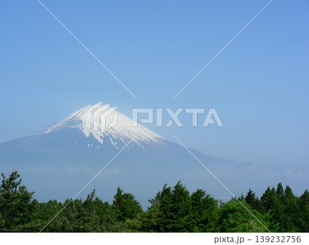 青空の乙女峠に浮かぶ「 御 殿 場 富 士 」 青空の乙女峠に浮かぶ「 御 殿 場 富 士 」 139232756