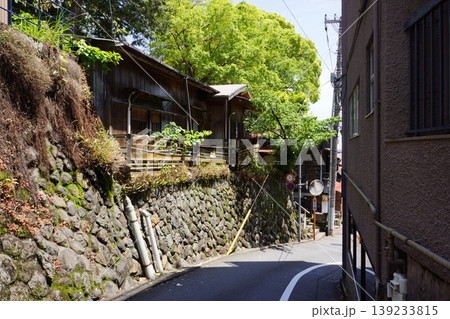 静岡県熱海市の伊東線来宮駅周辺の街並みの風景 静岡県熱海市の伊東線来宮駅周辺の街並みの風景 139233815
