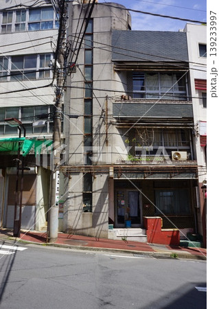 静岡県熱海市の銀座通り周辺の街並みの風景 139233997