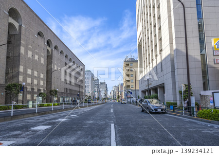 東京都新宿区の都市風景 信濃町駅と外苑東通り 東京都新宿区の都市風景 信濃町駅と外苑東通り 139234121