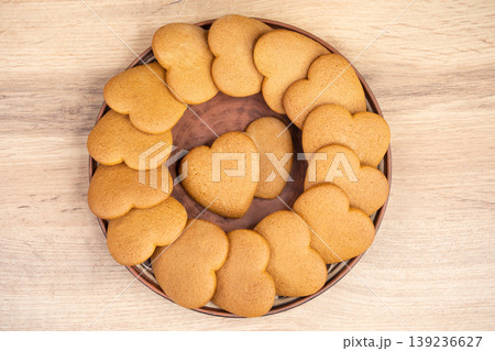 Heart-shaped ginger cookies arranged on a ceramic plate 139236627