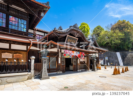 愛媛県松山市 道後温泉本館の外観 晴天の観光風景 139237045